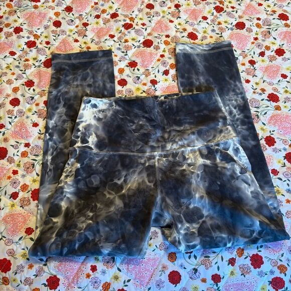 Lululemon Wunder Under HR Crop 21"
MDye - Picture 6 of 9